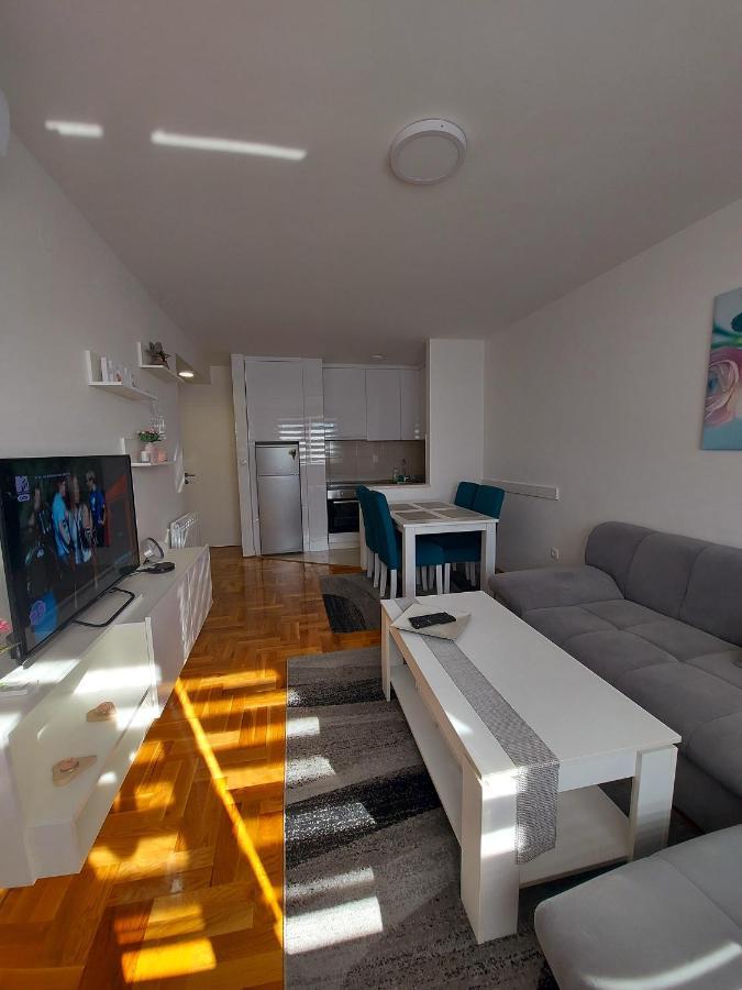 Apartman Victoria Lukavica エクステリア 写真